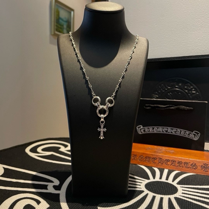 Ch*0me He**ts necklaces